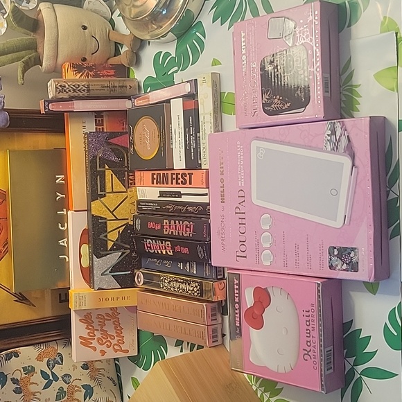 $500 + Worth of high end Makeup Bundle - Picture 8 of 8